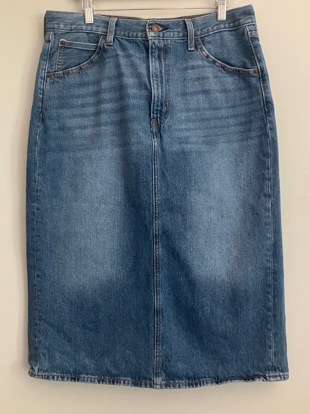 LEVIS Medium Wash MIDI Denim Pencil Skirt Size 32